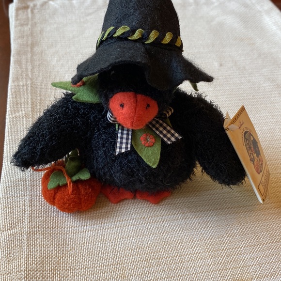 Bunnies By The Bay Hallmark Black Crow Blackbert Plush With Pumpkin 2002 - Picture 8 of 13